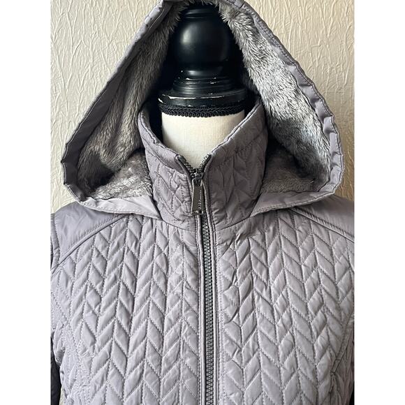 BCBGeneration Quilted Chevron XS Coat Puffer Faux Fur Jacket Gray Parka New - Picture 5 of 13